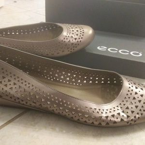 Mint Ecco Owando Laser cut Flats Size 10-10.5